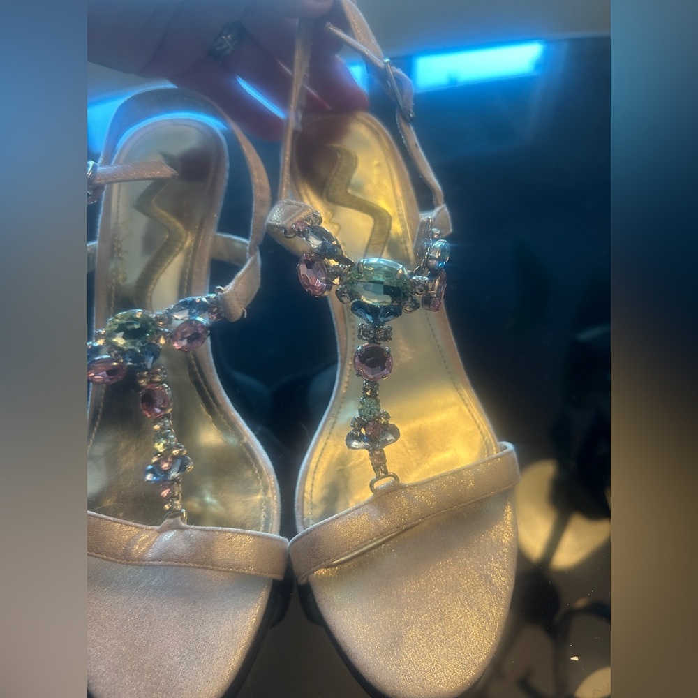 Strappy heals